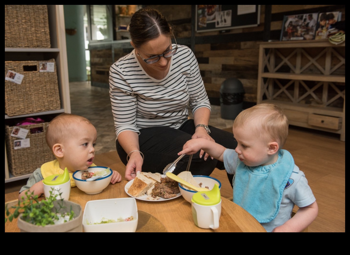 Munchkins الواعية: رحلة إلى تغذية الأطفال