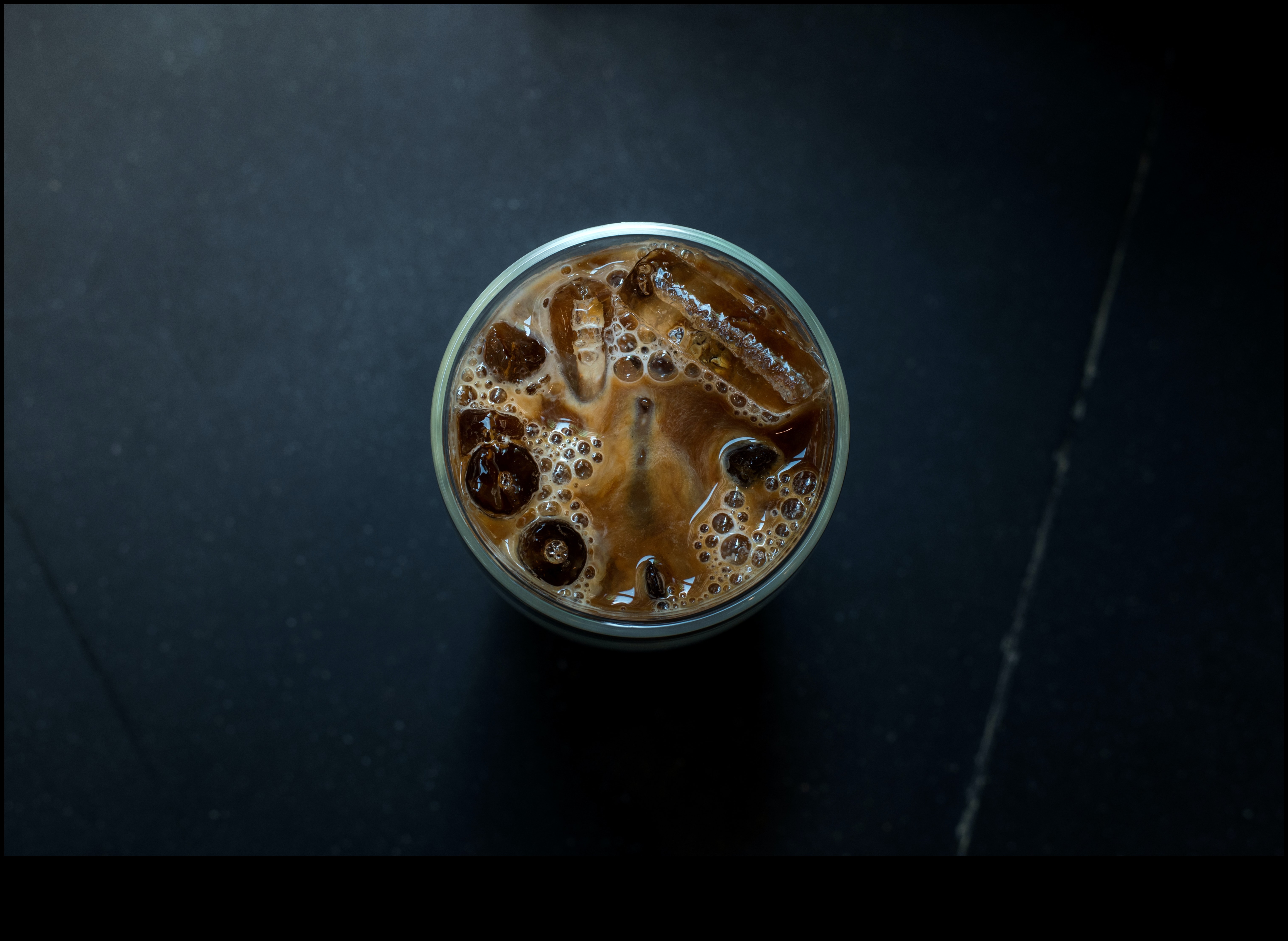 مغامرات المشروب البارد DIY: صياغة خلطات قهوة فريدة ولذيذة