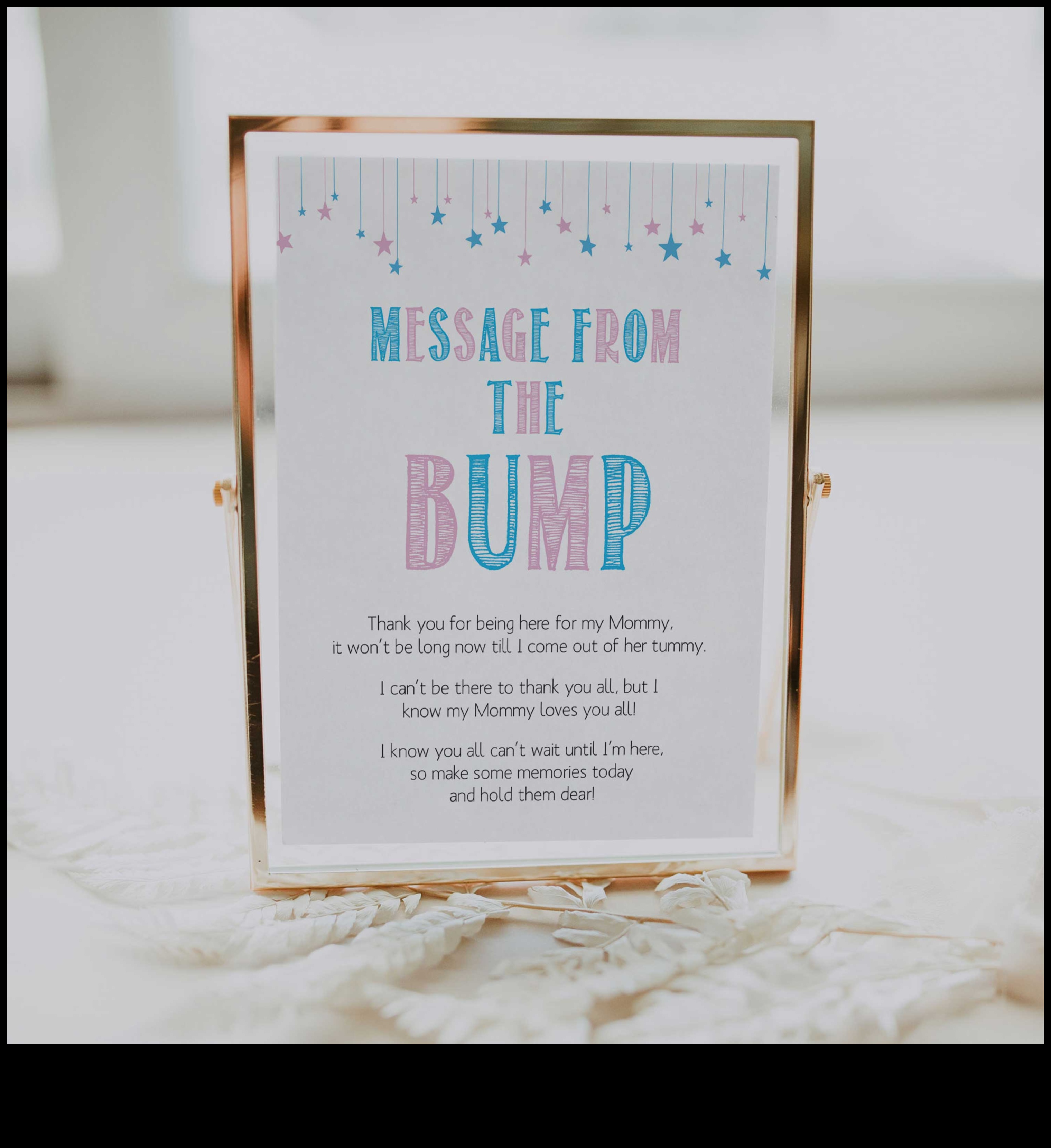 ما وراء النتوء: الاستحمام أمي والطفل بالسعادة