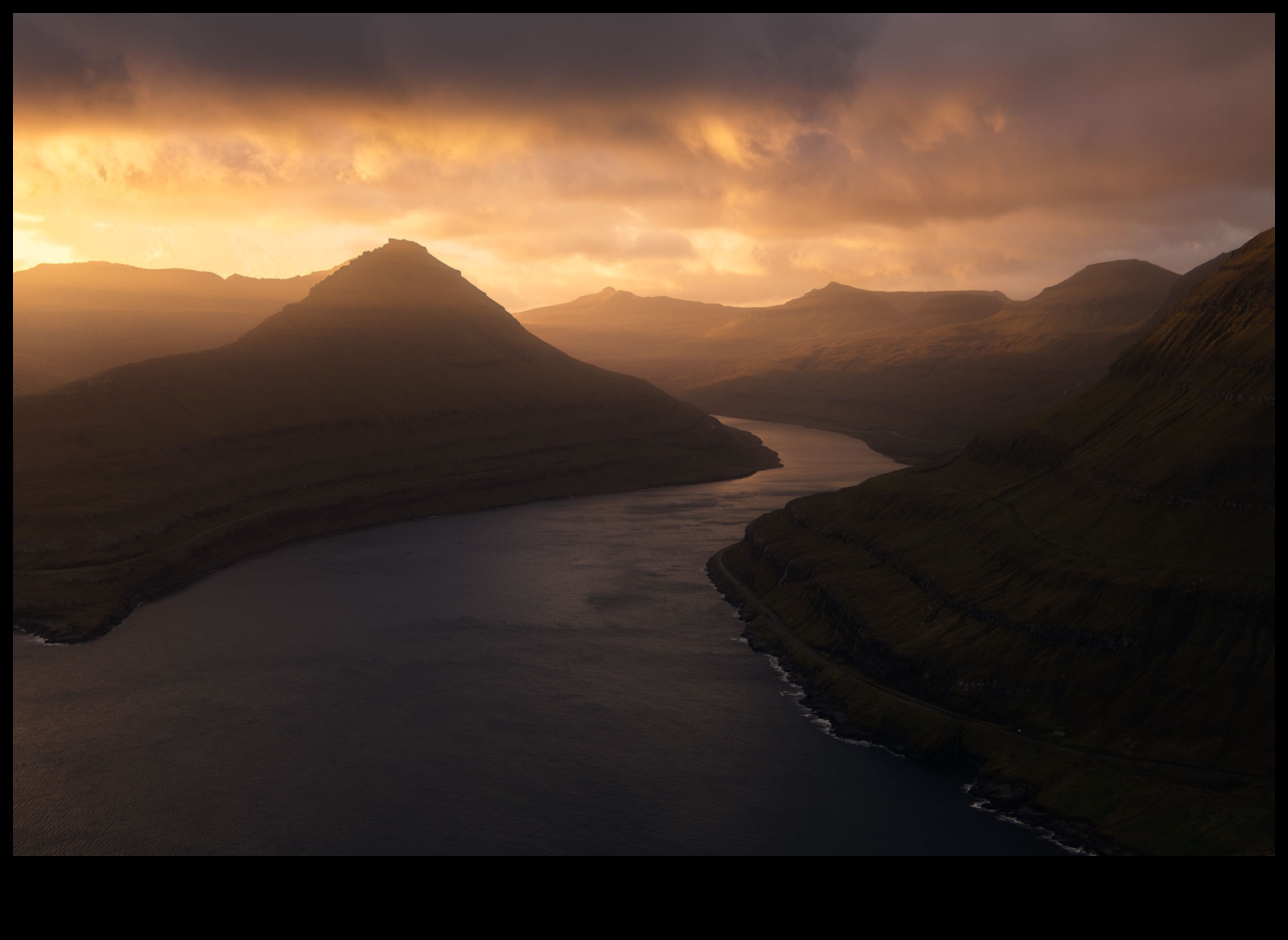 الساعة الذهبية: جلسات غروب الشمس للياقة البدنية في الهواء الطلق